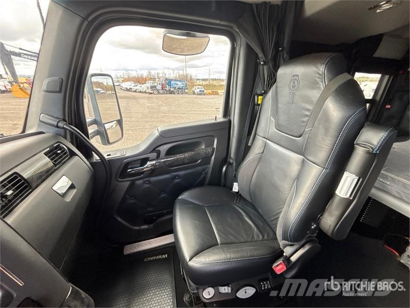 Kenworth W990 6x4 T/A Sleeper Truck Tractor Sadulveokid