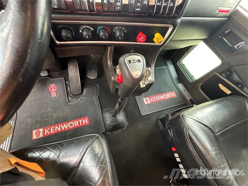 Kenworth W990 6x4 T/A Sleeper Truck Tractor 牵引车