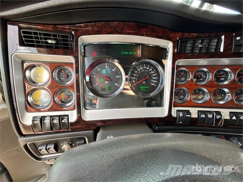 Kenworth W990 6x4 T/A Sleeper Truck Tractor 牵引车