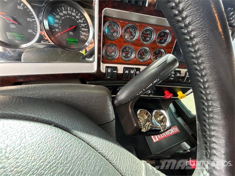 Kenworth W990 6x4 T/A Sleeper Truck Tractor 牵引车