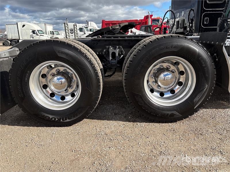 Kenworth W990 6x4 W990 T/A Sleeper Truck Tractor Trekkers