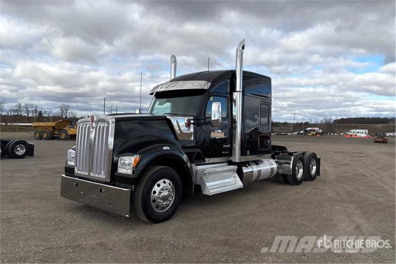 Kenworth W990 6x4 W990 T/A Sleeper Truck Tractor Trekkers
