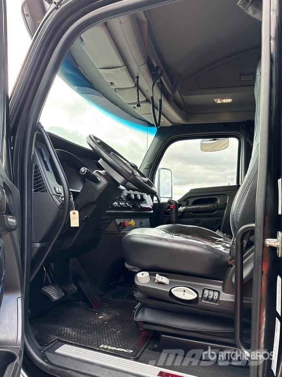 Kenworth W990 6x4 W990 T/A Sleeper Truck Tractor Trekkers