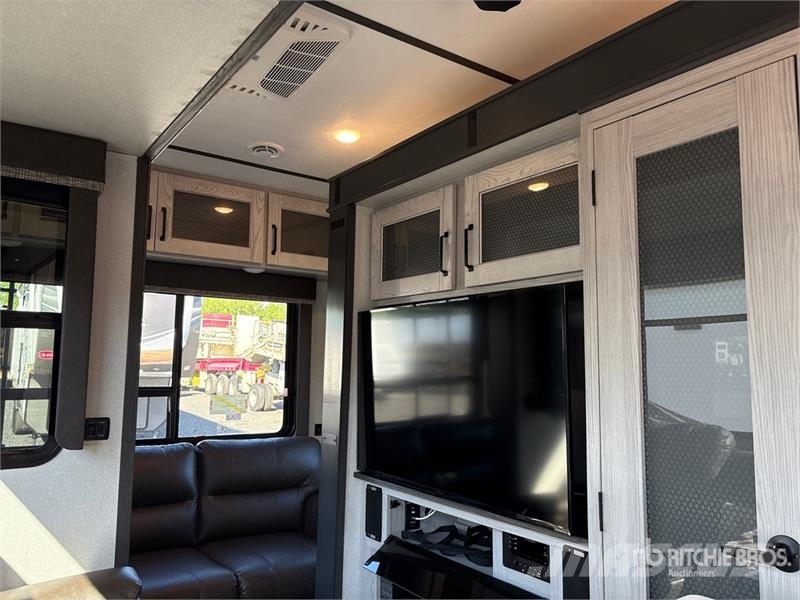 Keystone RV Montana 331RL 38 ft T/A Travel Trailer Otros remolques