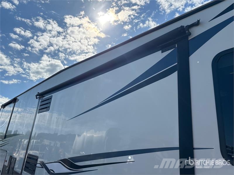Keystone RV Montana 331RL 38 ft T/A Travel Trailer Otros remolques