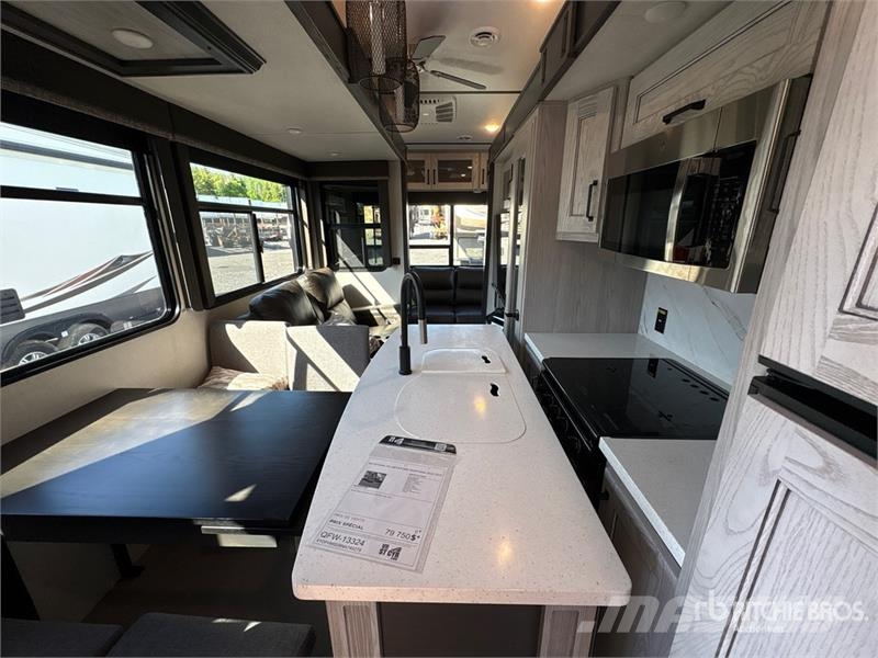 Keystone RV Montana 331RL 38 ft T/A Travel Trailer Otros remolques