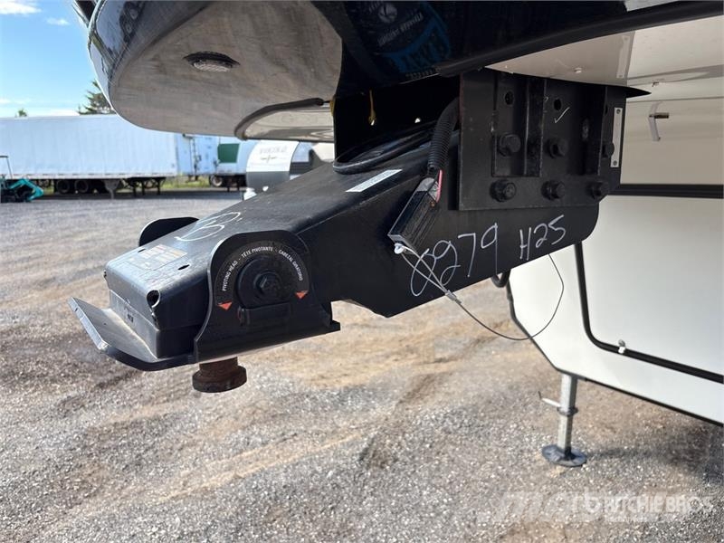 Keystone RV Montana 331RL 38 ft T/A Travel Trailer Otros remolques