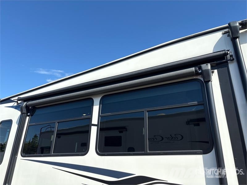 Keystone RV Montana 331RL 38 ft T/A Travel Trailer Otros remolques