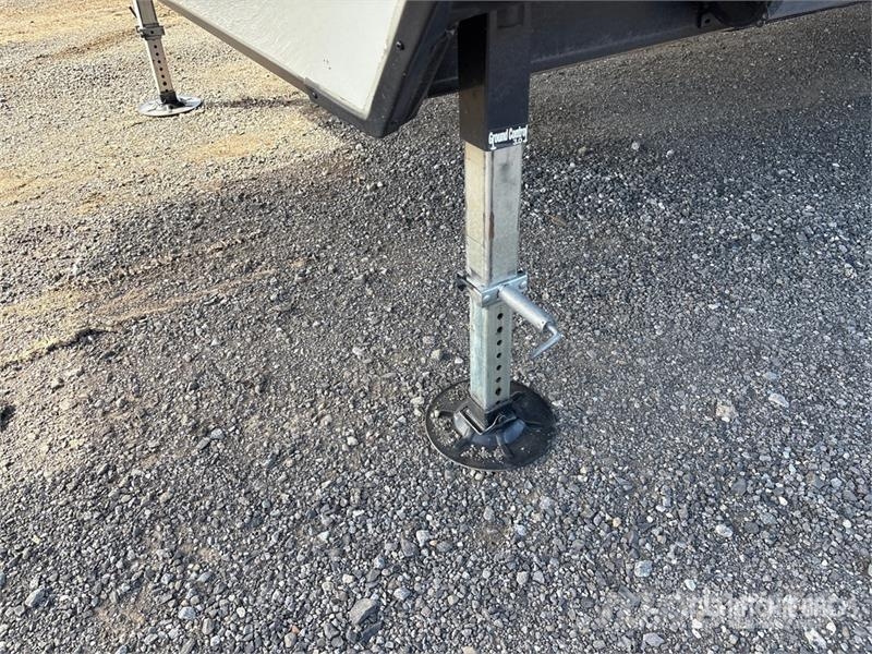 Keystone RV Montana 331RL 38 ft T/A Travel Trailer Otros remolques
