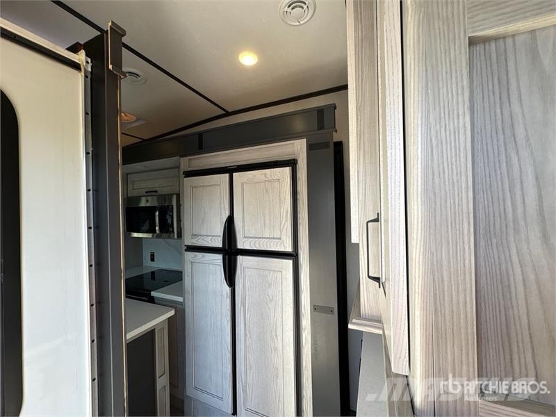 Keystone RV Montana 331RL 38 ft T/A Travel Trailer Otros remolques
