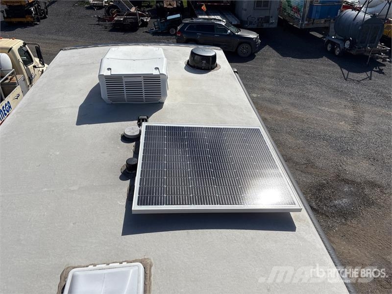 Keystone RV Montana 331RL 38 ft T/A Travel Trailer Otros remolques