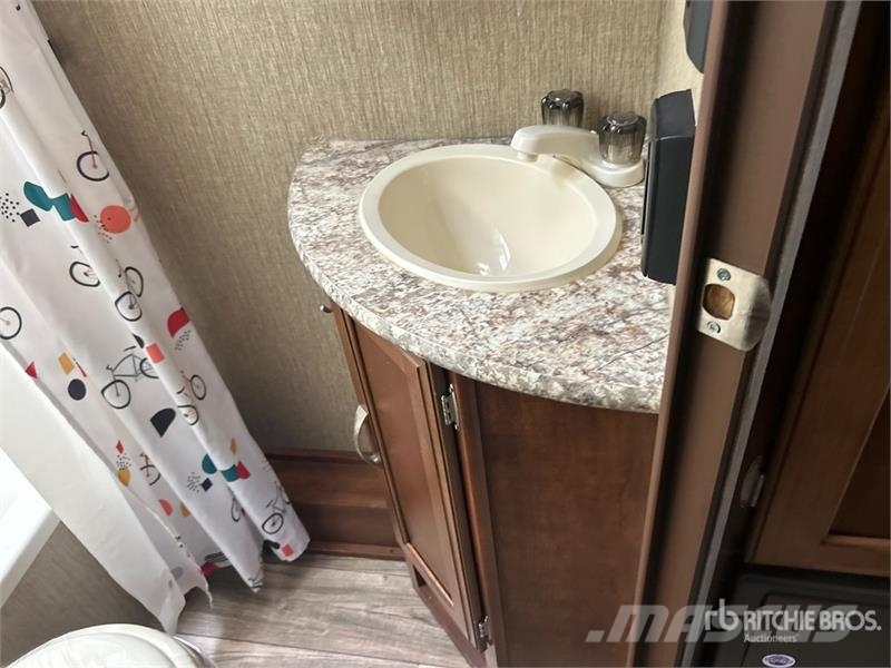 Keystone Ultra Lite 22 ft T/A Travel Trailer Други ремаркета