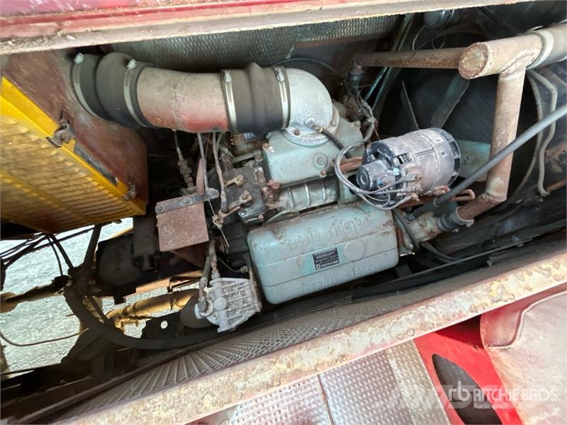 King Seagrave 4x2 Extended Cab Fire Truck Brandbilar