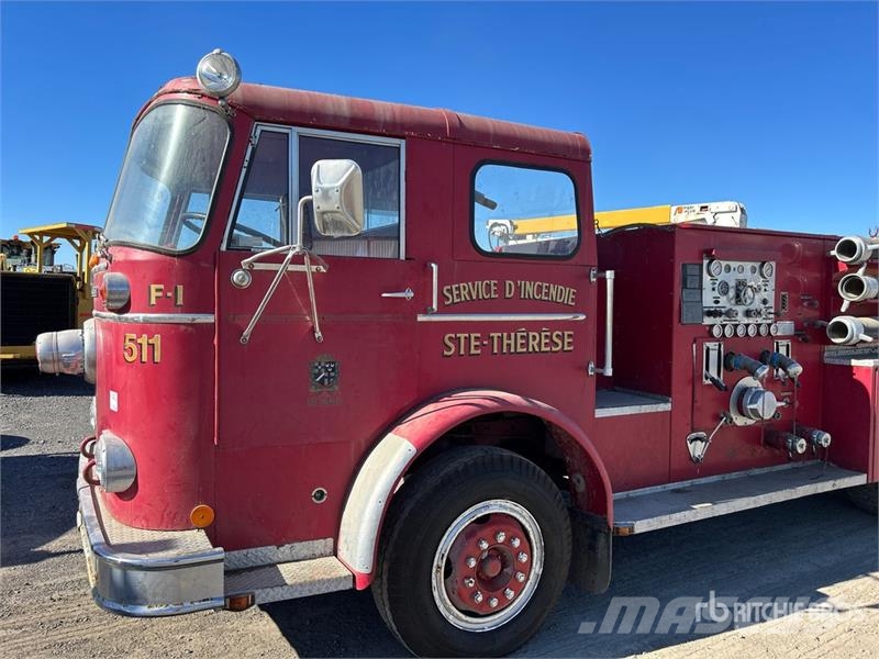 King Seagrave 4x2 Extended Cab Fire Truck Brandbilar