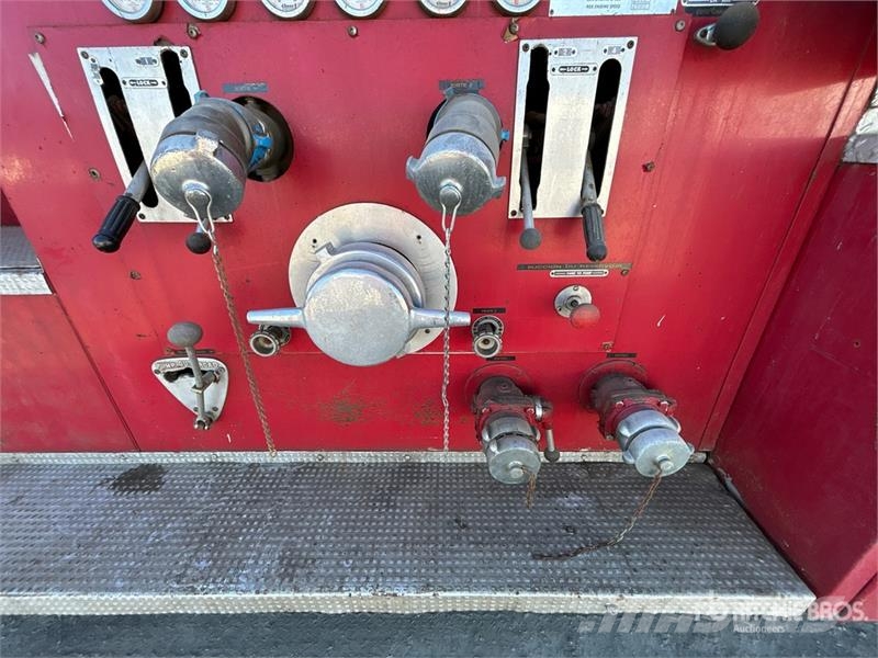 King Seagrave 4x2 Extended Cab Fire Truck Brandbilar