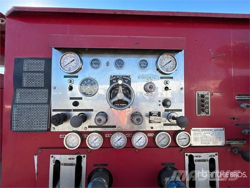 King Seagrave 4x2 Extended Cab Fire Truck Brandbilar