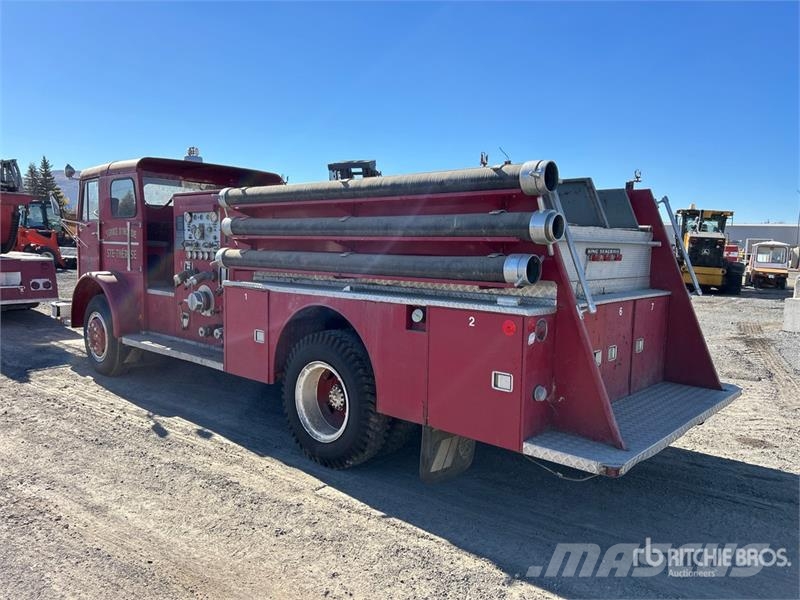 King Seagrave 4x2 Extended Cab Fire Truck Brandbilar