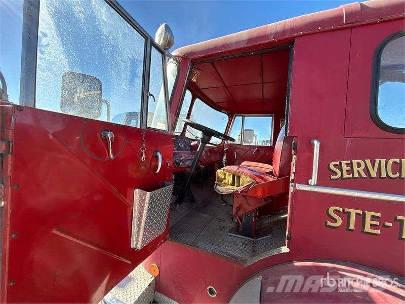 King Seagrave 4x2 Extended Cab Fire Truck Brandbilar