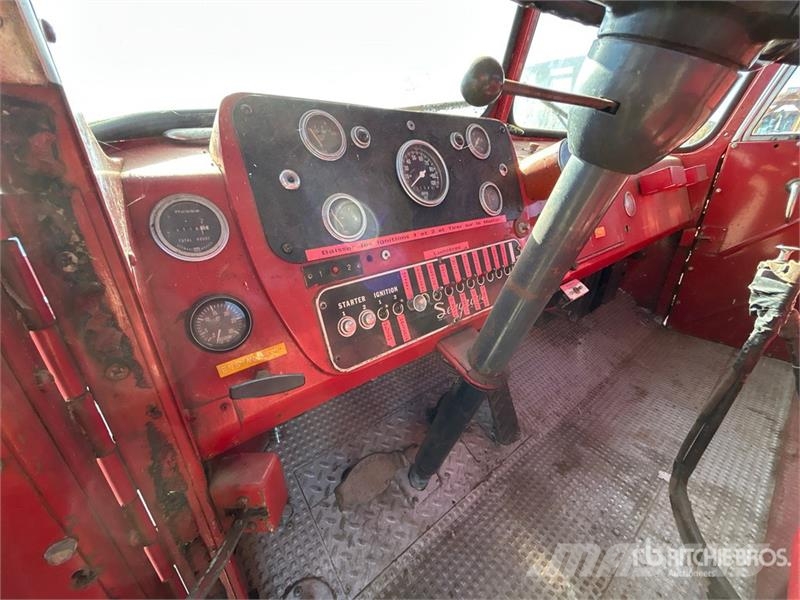 King Seagrave 4x2 Extended Cab Fire Truck Brandbilar