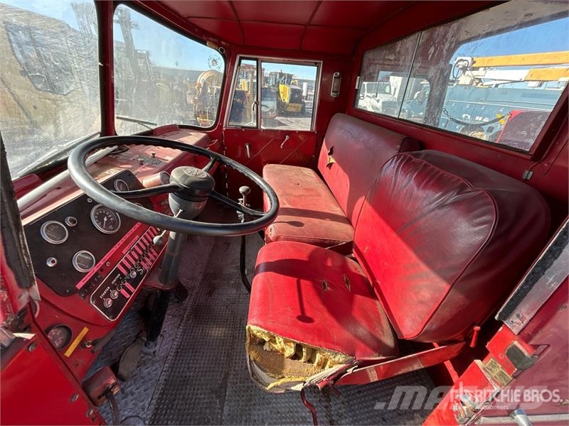 King Seagrave 4x2 Extended Cab Fire Truck Brandbilar