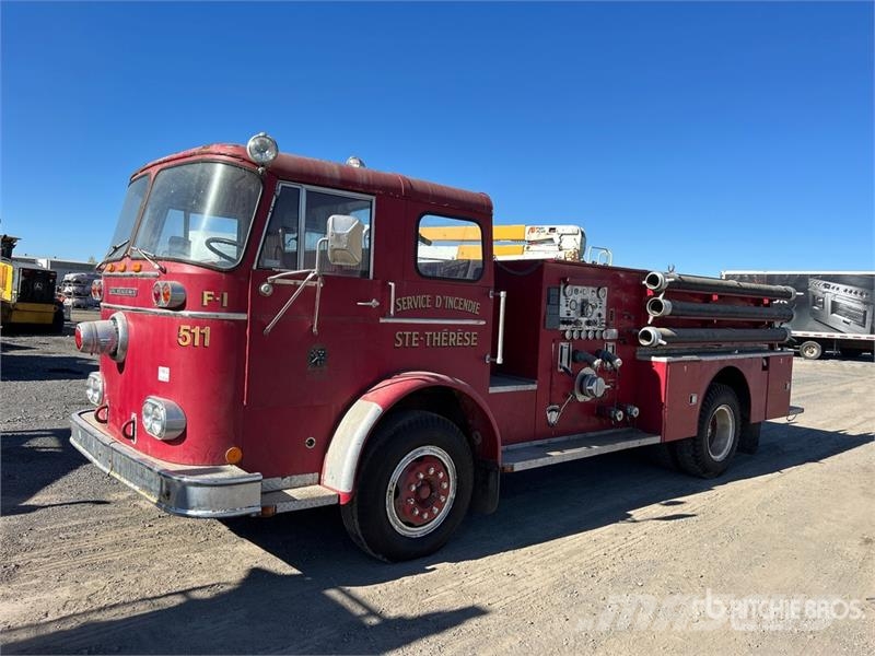 King Seagrave 4x2 Extended Cab Fire Truck Brandbilar