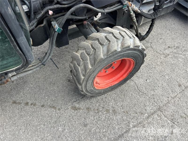Kioti CX2510 4WD Utility Tractor Kompakte traktorer