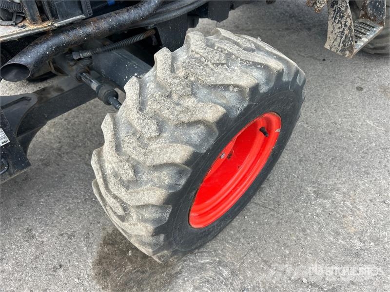 Kioti CX2510 4WD Utility Tractor Kompakte traktorer