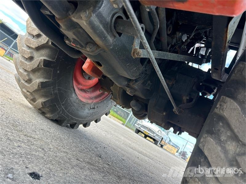 Kioti CX2510 4WD Utility Tractor Kompakte traktorer