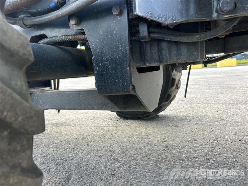 Kioti CX2510 4WD Utility Tractor Kompakte traktorer