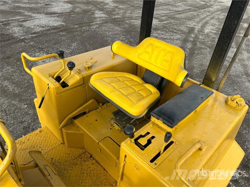 Komatsu D31-16 Crawler Dozer Buldožeri gusjeničari