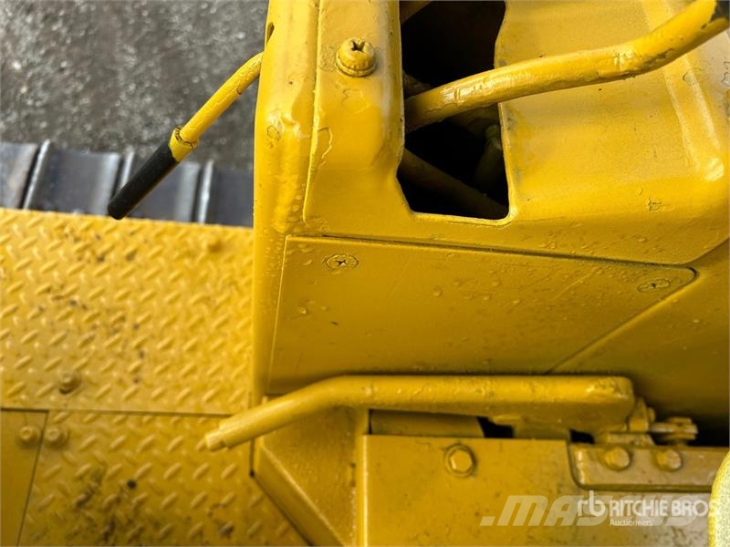 Komatsu D31-16 Crawler Dozer Buldožeri gusjeničari