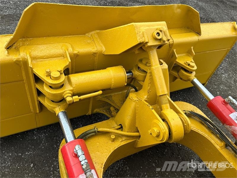 Komatsu D31-16 Crawler Dozer Buldožeri gusjeničari