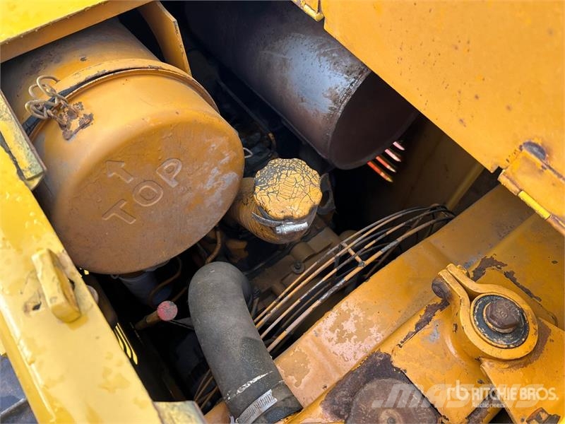 Komatsu D31-16 Crawler Dozer Buldožeri gusjeničari