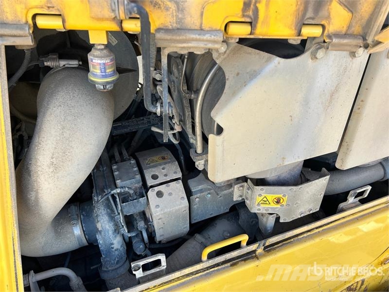 Komatsu D65PXI-18 Crawler Dozer Bulldozer