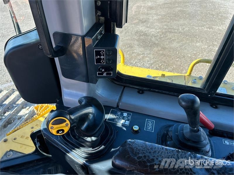 Komatsu D65PXI-18 Crawler Dozer Bulldozer