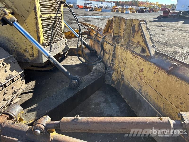 Komatsu D68E-1 ブルドーザー