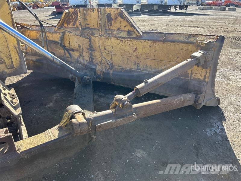Komatsu D68E-1 ブルドーザー