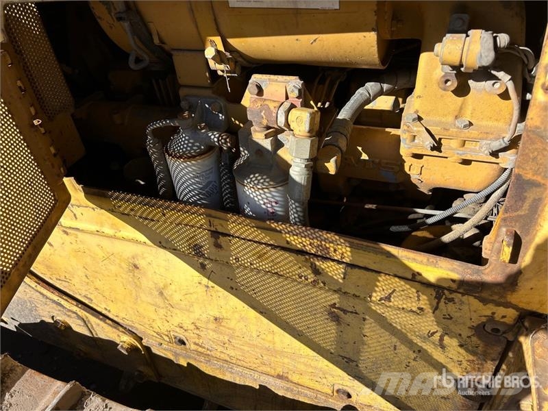 Komatsu D68E-1 ブルドーザー