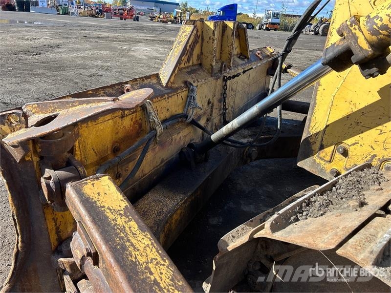 Komatsu D68E-1 ブルドーザー