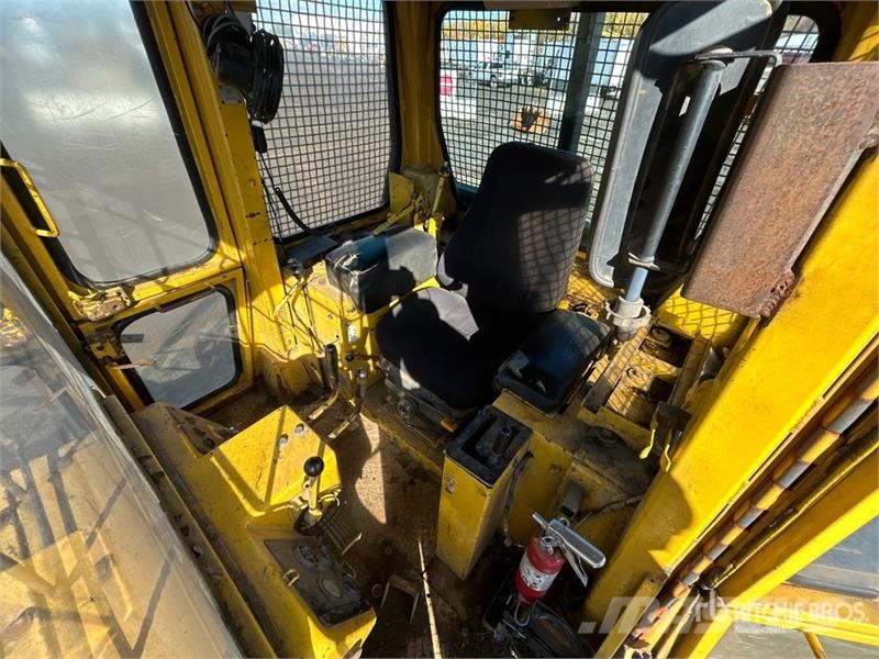 Komatsu D68E-1 ブルドーザー