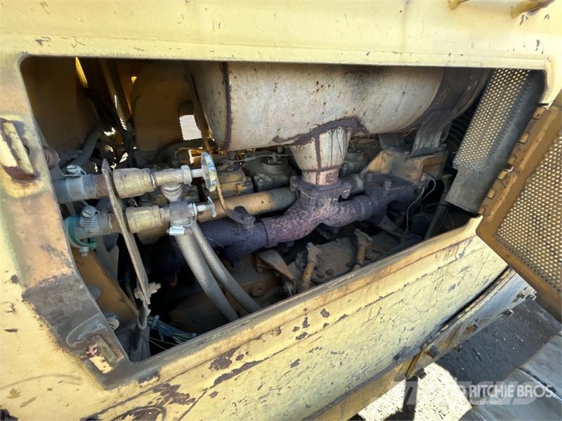 Komatsu D68E-1 ブルドーザー
