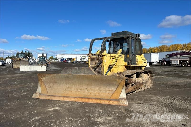 Komatsu D68E-1 ブルドーザー