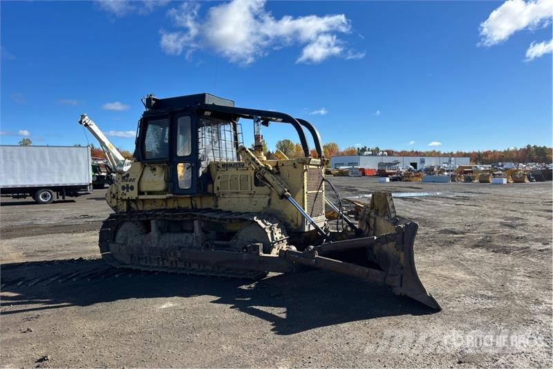 Komatsu D68E-1 ブルドーザー