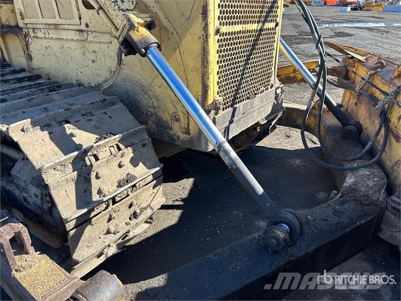 Komatsu D68E-1 ブルドーザー