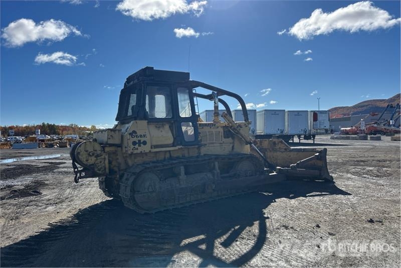 Komatsu D68E-1 ブルドーザー