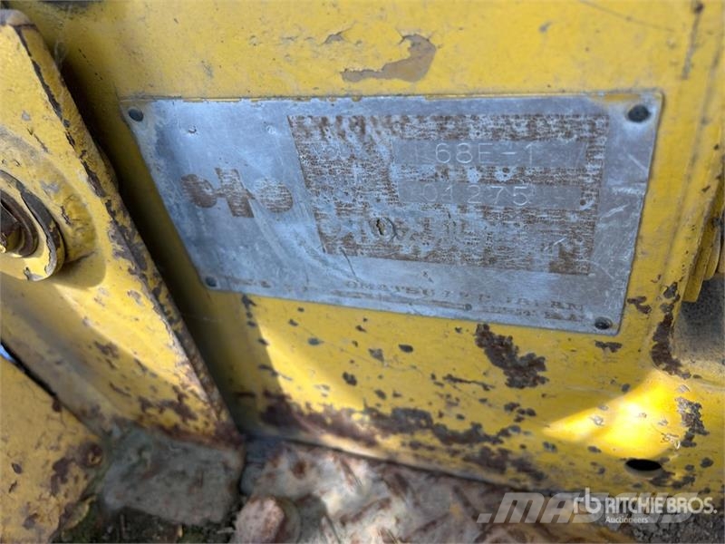 Komatsu D68E-1 ブルドーザー