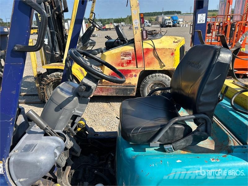 Komatsu FG25ST-12 4660 lb Cushion Tire Forklift Muut haarukkatrukit