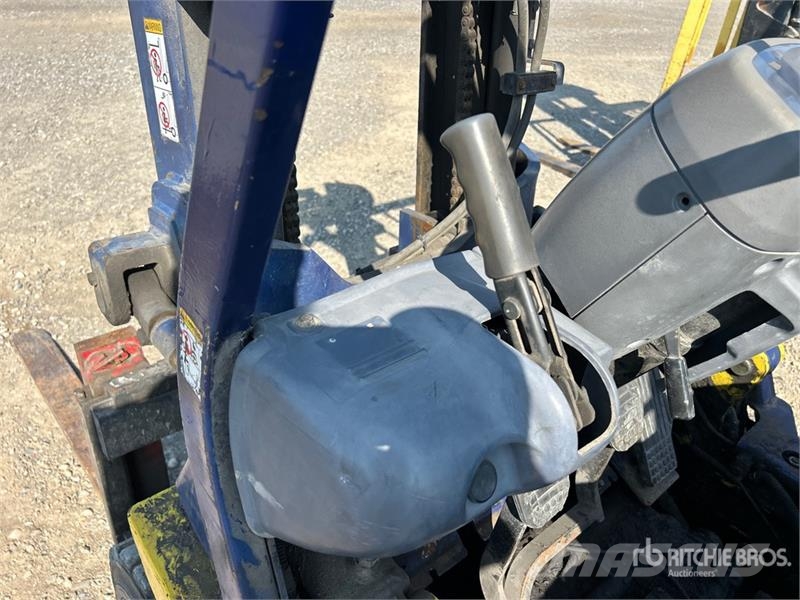 Komatsu FG25ST-12 4660 lb Cushion Tire Forklift Muut haarukkatrukit