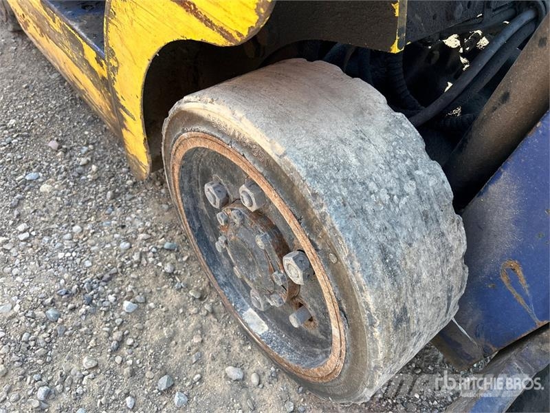 Komatsu FG25ST-12 4660 lb Cushion Tire Forklift Muut haarukkatrukit