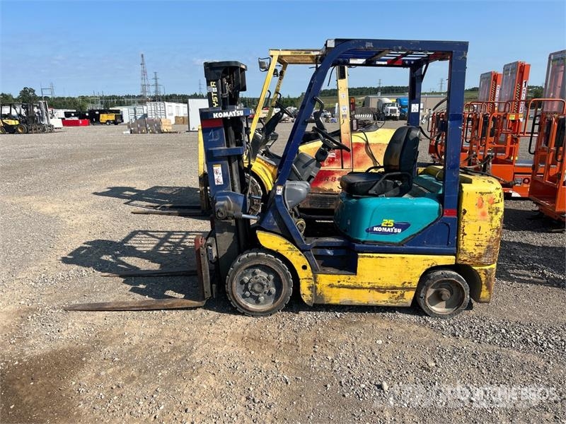 Komatsu FG25ST-12 4660 lb Cushion Tire Forklift Muut haarukkatrukit